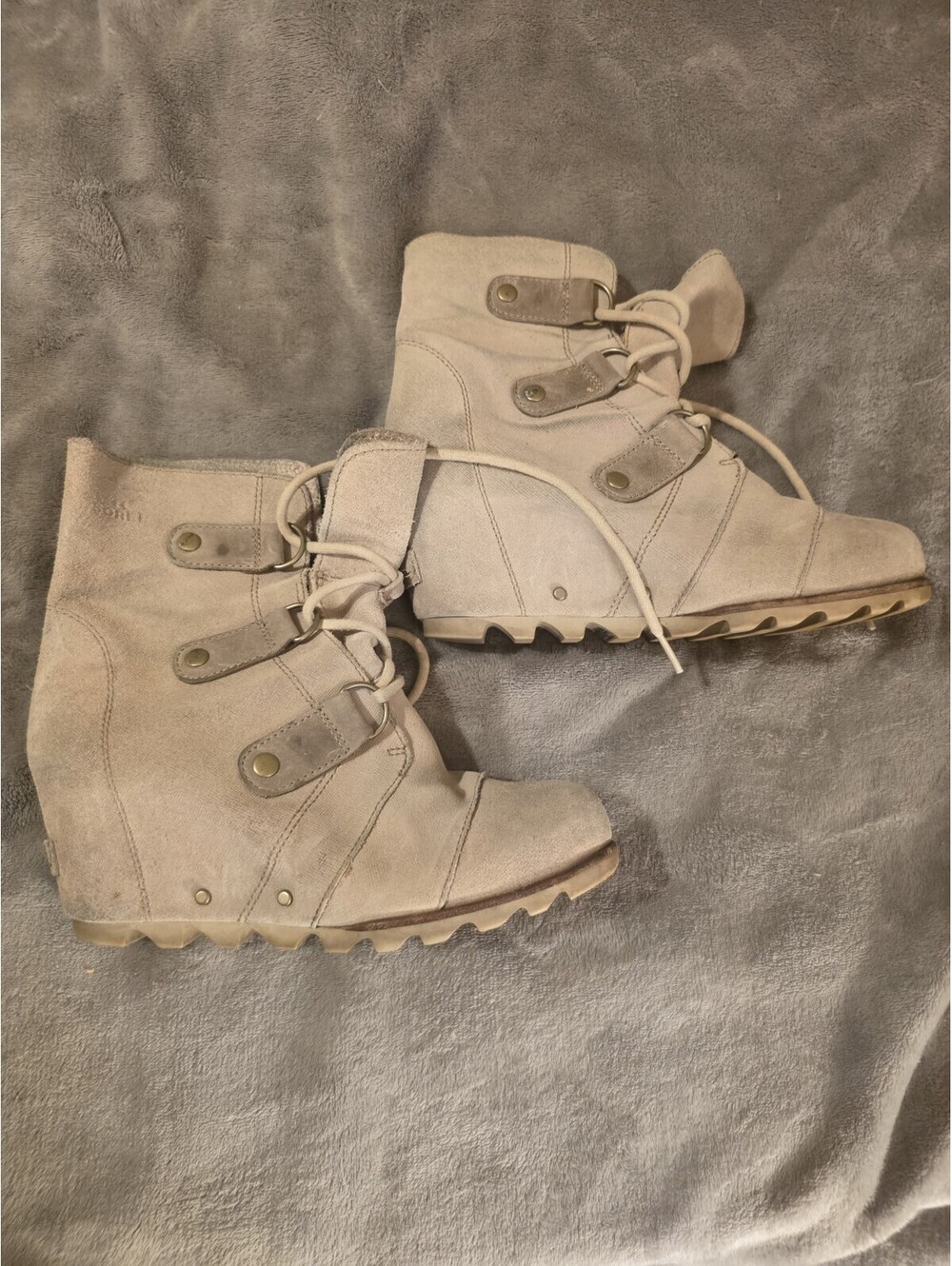 Sorel Joan of Arctic Wedge II Soft Taupe Leather Wedge Mid Ankle Booties Sz 6.5